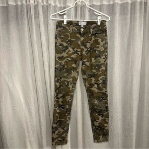 Kendal & Kylie size 25 Women’s Camouflage pants jeans